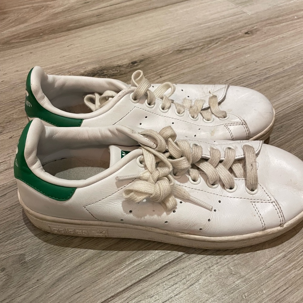 Adidas Stan Smiths - men’s 5.5/woman 7